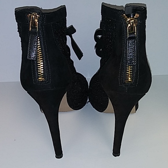 Heels - Picture 4 of 4